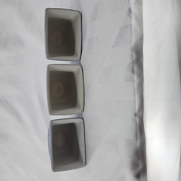 Vintage Blue Sake or Sauce Cups Made in China Yellow Birds - Picture 4 of 5